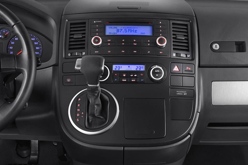 Volkswagen Multivan (Baujahr 2010) Comfortline 4 Türen Mittelkonsole