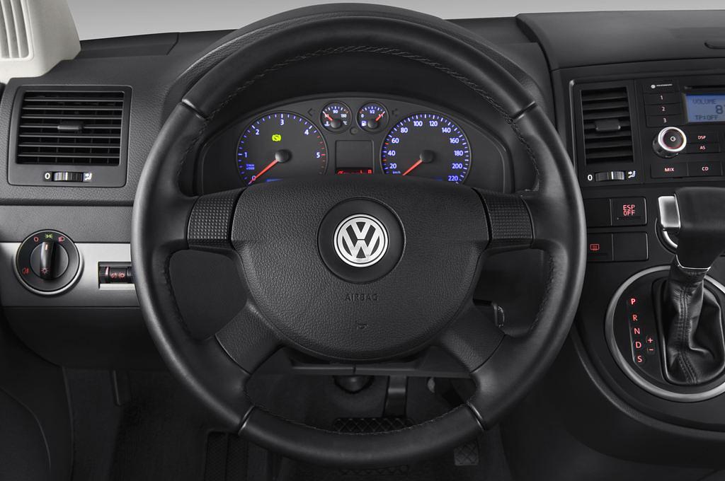 Volkswagen Multivan (Baujahr 2010) Comfortline 4 Türen Lenkrad