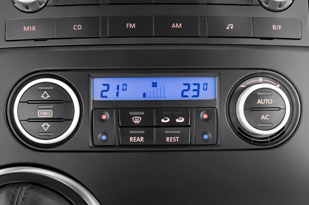 Volkswagen Multivan (Baujahr 2010) Comfortline 4 Türen Temperatur und Klimaanlage