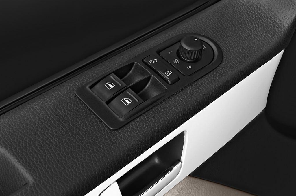 Volkswagen Multivan (Baujahr 2015) Comfortline 4WD AT 5 Türen Bedienungselemente Tür