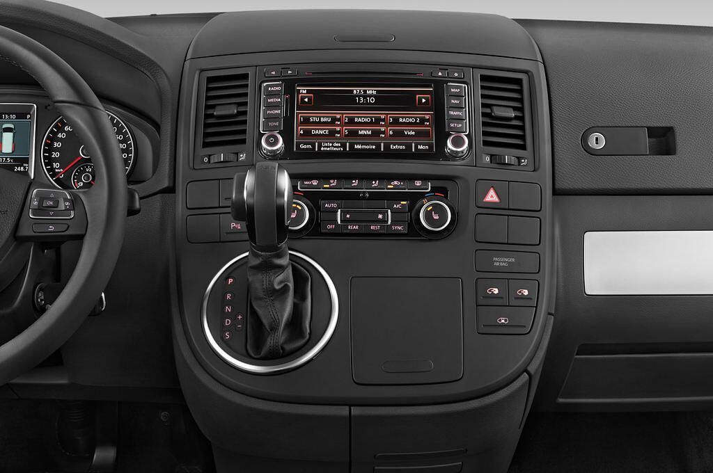Volkswagen Multivan (Baujahr 2015) Comfortline 4WD AT 5 Türen Mittelkonsole
