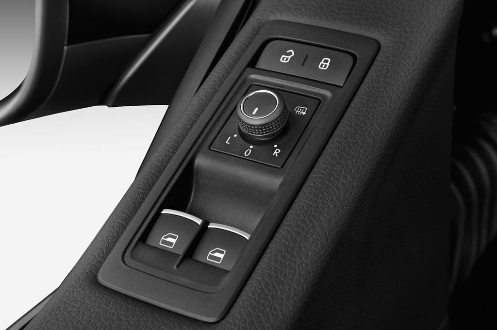 Volkswagen Multivan (Baujahr 2016) Comfortline 5 Türen Bedienungselemente Tür