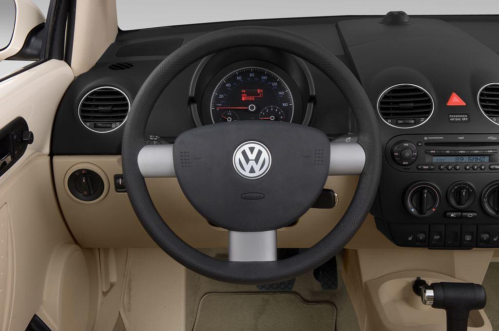 Volkswagen New Beetle (Baujahr 2010) - 2 Türen Lenkrad