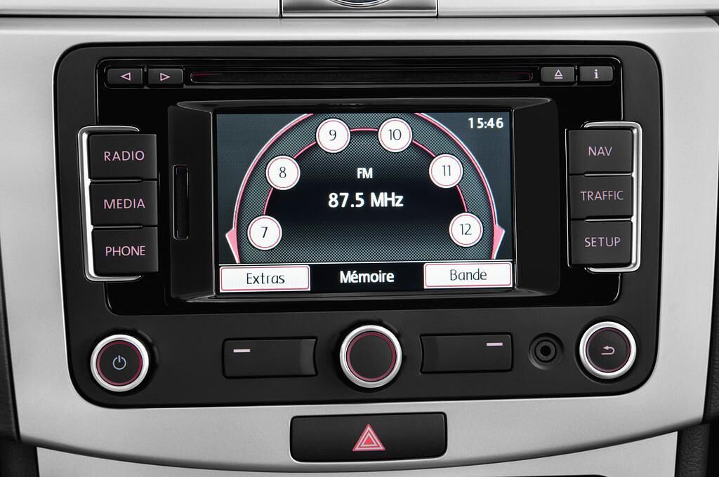Volkswagen Passat (Baujahr 2012) Bluemotion 4 Türen Radio und Infotainmentsystem