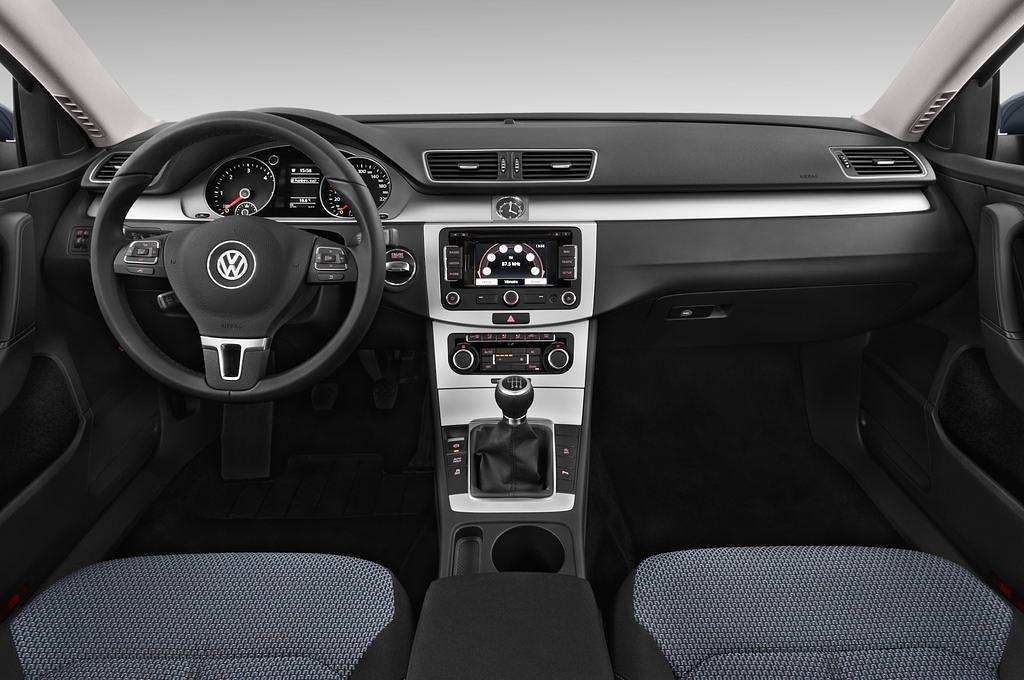 Volkswagen Passat (Baujahr 2012) Bluemotion 4 Türen Cockpit und Innenraum