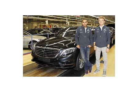 Nico Rosberg und Lewis Hamilton besuchen Mercedes-Produktion