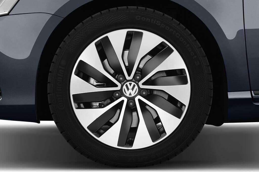 Volkswagen Passat (Baujahr 2012) Bluemotion 4 Türen Reifen und Felge