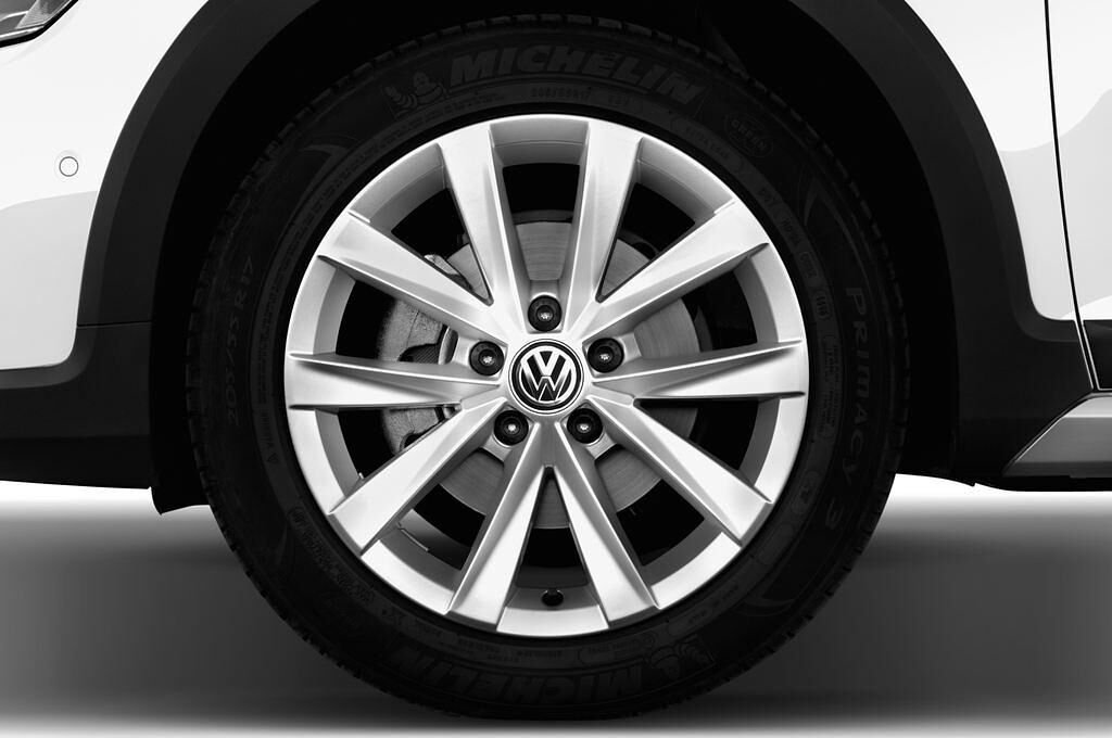 Volkswagen Golf (Baujahr 2016) Alltrack 5 Türen Reifen und Felge