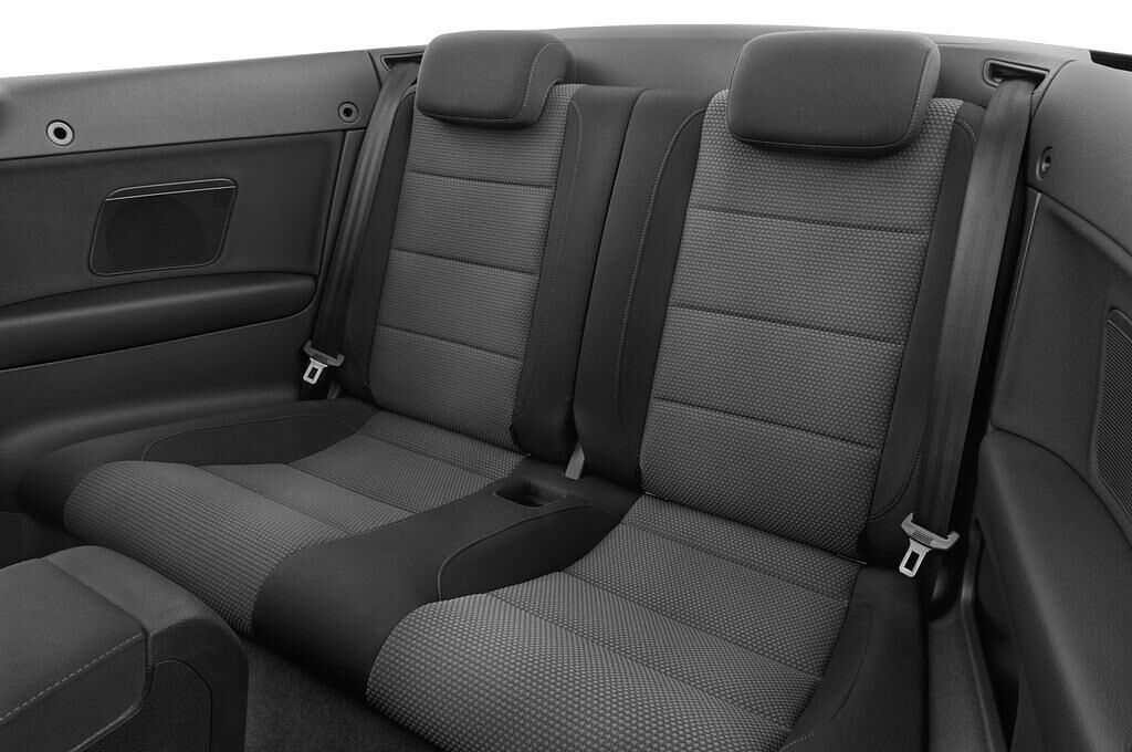 Volkswagen Golf Cabriolet (Baujahr 2012) - 2 Türen Rücksitze