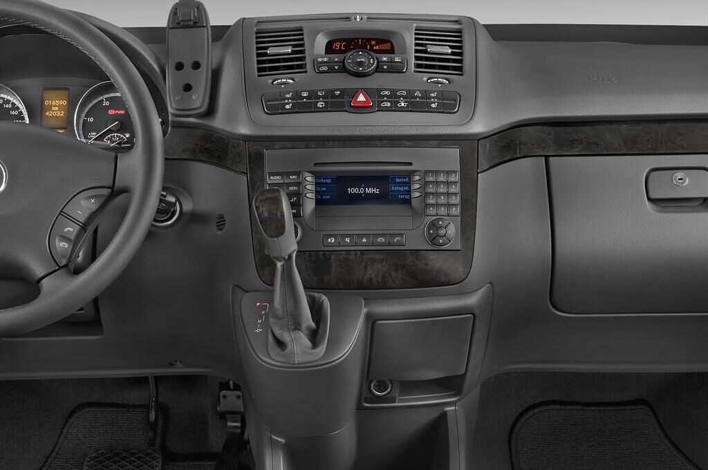 Mercedes Viano (Baujahr 2009) Ambiente 4 Türen Mittelkonsole