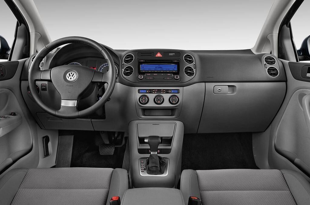 Volkswagen Golf Plus (Baujahr 2009) - 5 Türen Cockpit und Innenraum