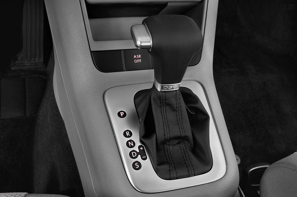 Volkswagen Golf Plus (Baujahr 2009) - 5 Türen Schalthebel