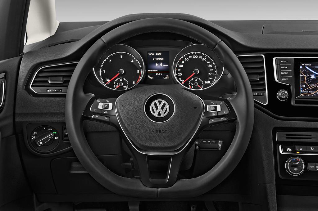 Volkswagen Golf Sportsvan (Baujahr 2015) Comfortline 5 Türen Lenkrad