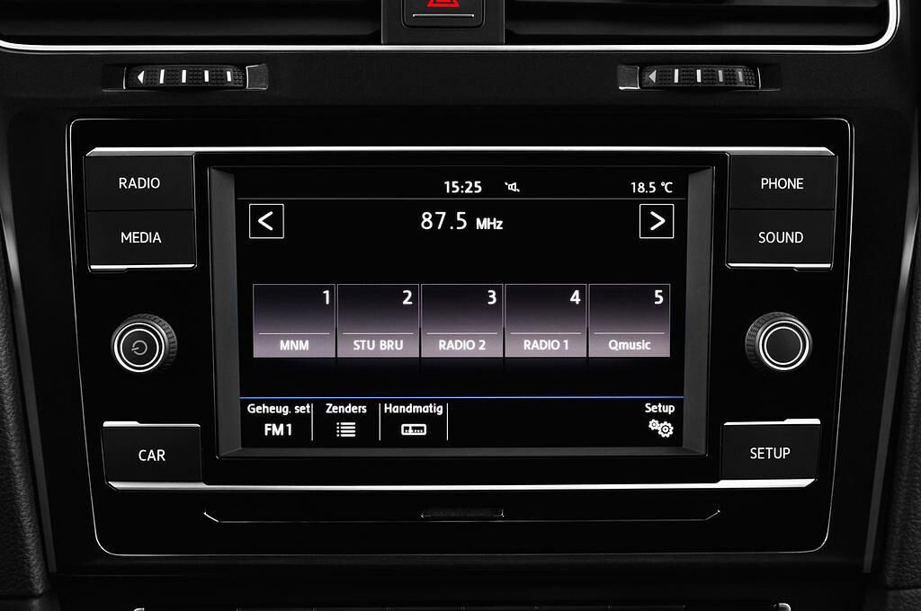 Volkswagen Golf Variant (Baujahr 2017) Trendline 5 Türen Radio und Infotainmentsystem