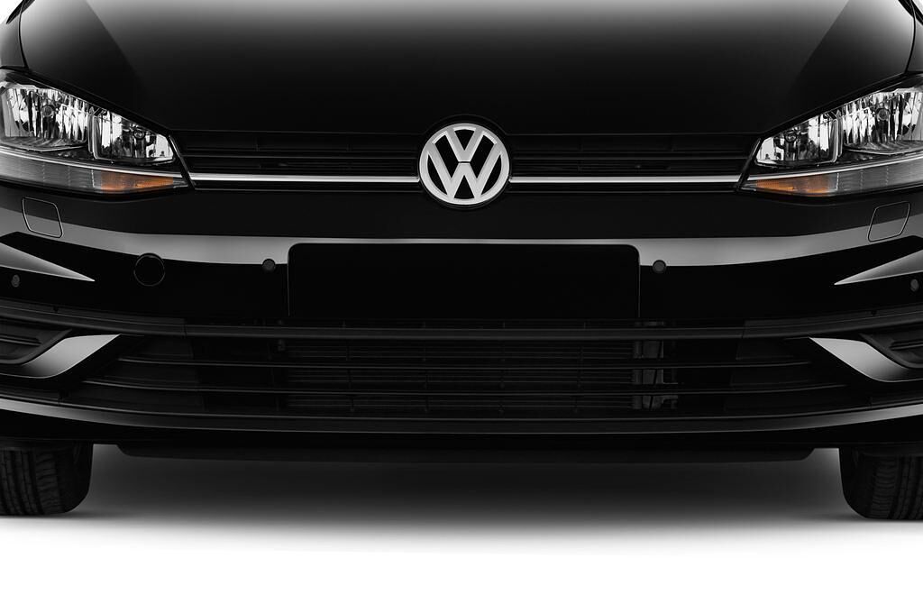 Volkswagen Golf Variant (Baujahr 2017) Trendline 5 Türen Kühlergrill und Scheinwerfer