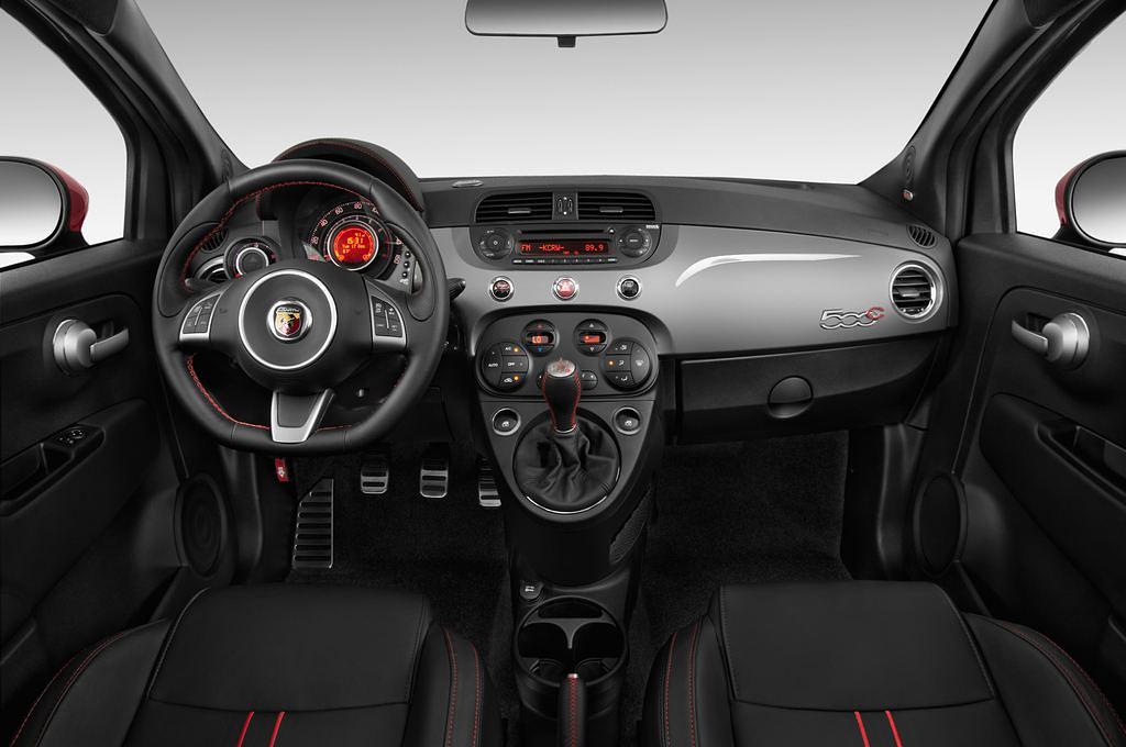 Abarth 500 (Baujahr 2014) - 2 Türen Cockpit und Innenraum