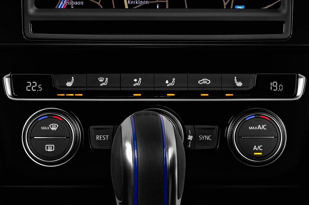Volkswagen Passat Variant (Baujahr 2016) GTE 5 Türen Temperatur und Klimaanlage