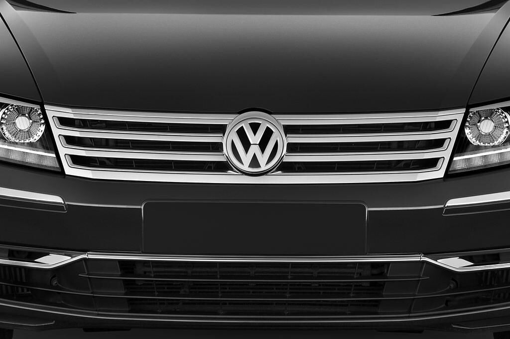 Volkswagen Phaeton (Baujahr 2010) V6 4 Türen Kühlergrill und Scheinwerfer