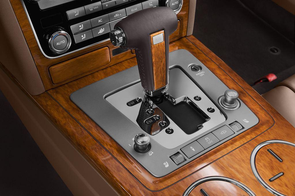 Volkswagen Phaeton (Baujahr 2012) - 4 Türen Schalthebel