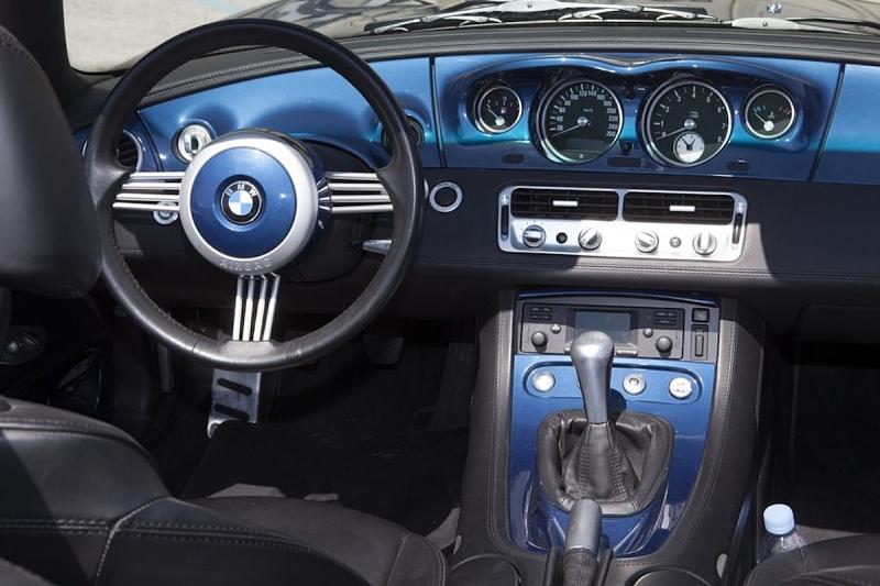Das Cockpit des BMW Z8 ist sehr puristisch