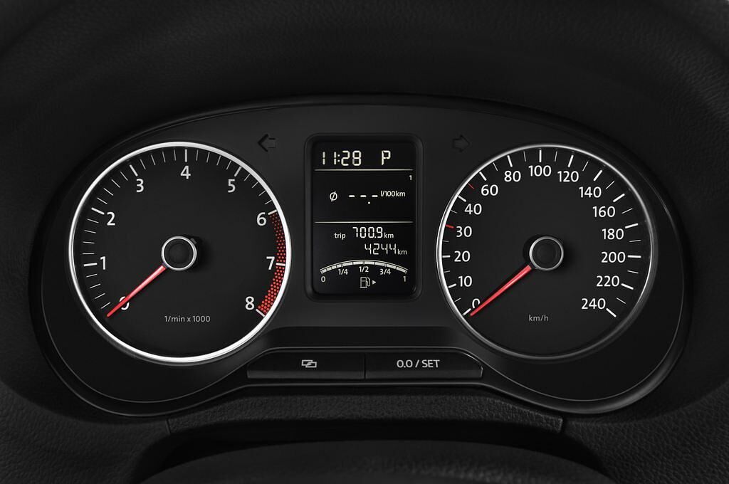 Volkswagen Polo (Baujahr 2012) Comfortline 5 Türen Tacho und Fahrerinstrumente