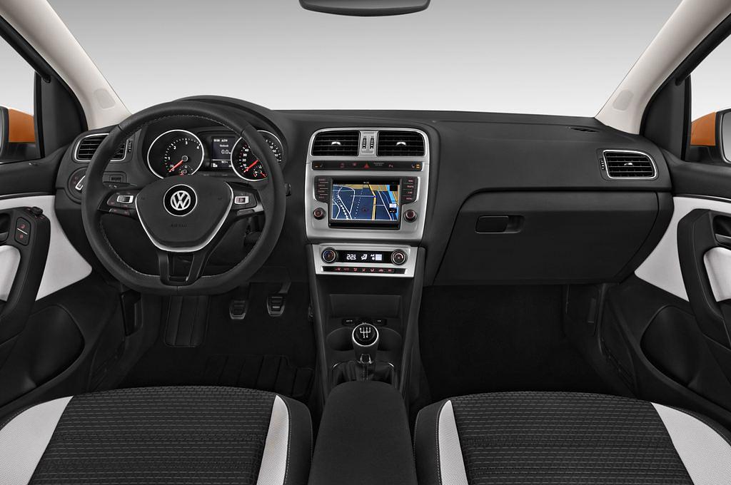 Volkswagen Polo (Baujahr 2015) Cross 5 Türen Cockpit und Innenraum