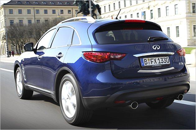 Die gefahrene Version FX30d hat einen Dreiliter-V6-Diesel unter der Haube