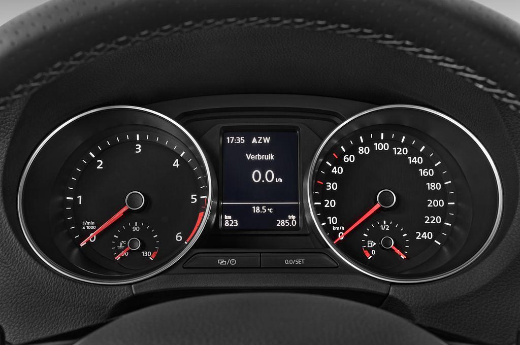 Volkswagen Polo (Baujahr 2015) Cross 5 Türen Tacho und Fahrerinstrumente