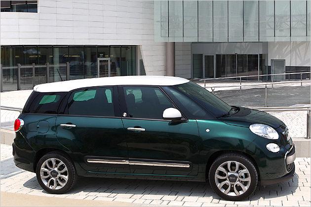 Den Living gibt es wie den normalen 500L in Bicolor-Lackierung mit weißem oder schwarzem Dach