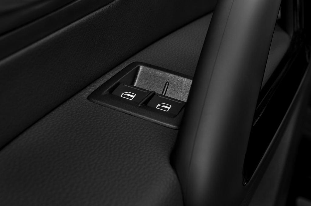 Volkswagen Scirocco (Baujahr 2011) R 3 Türen Bedienungselemente Tür