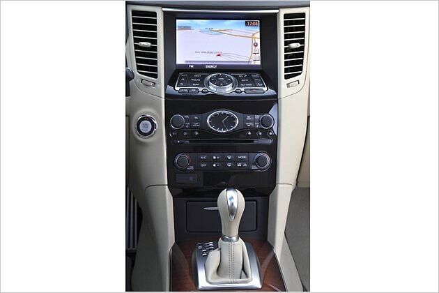 Das Navi mit großem Display ist nur in den Versionen GT Premium und S Premium Serie