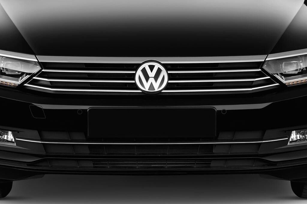 Volkswagen Passat (Baujahr 2015) 1.4 Tsi 118Kw Comfortline Bmt 4 Türen Kühlergrill und Scheinwerfer