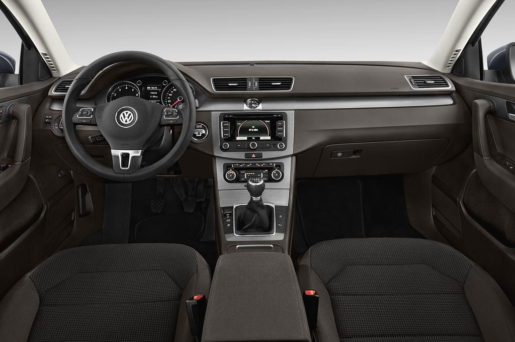 Volkswagen Passat (Baujahr 2012) Comfortline Bluemotion Technology 5 Türen Cockpit und Innenraum