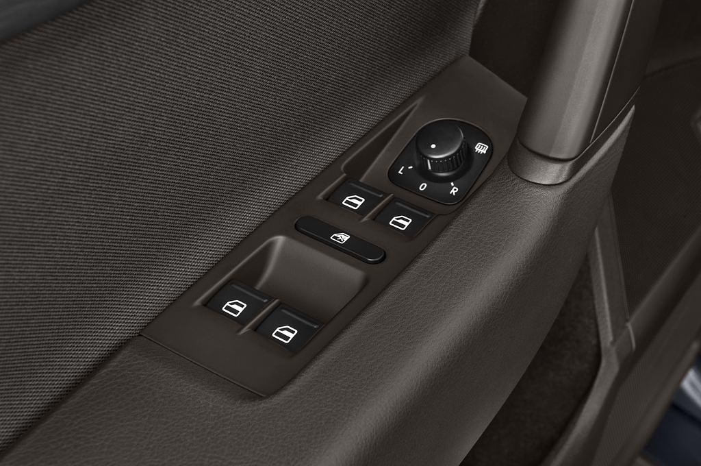 Volkswagen Passat (Baujahr 2012) Comfortline Bluemotion Technology 5 Türen Bedienungselemente Tür