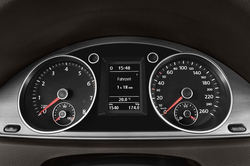Volkswagen Passat (Baujahr 2012) Comfortline Bluemotion Technology 5 Türen Tacho und Fahrerinstrumente