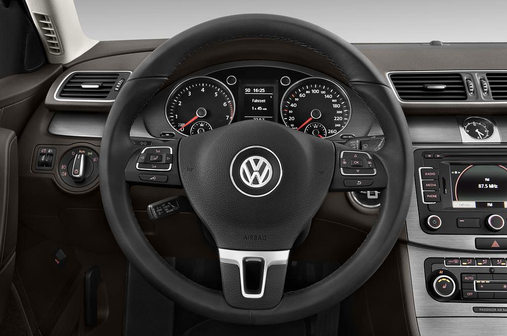Volkswagen Passat (Baujahr 2012) Comfortline Bluemotion Technology 5 Türen Lenkrad