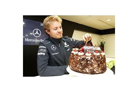 Eine Geburtstagstorte für Nico Rosberg vom Team