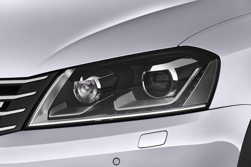 Volkswagen Passat (Baujahr 2013) Alltrack 5 Türen Scheinwerfer
