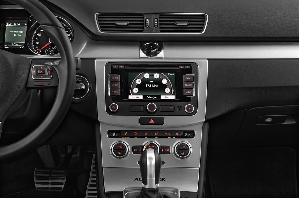 Volkswagen Passat (Baujahr 2013) Alltrack 5 Türen Mittelkonsole