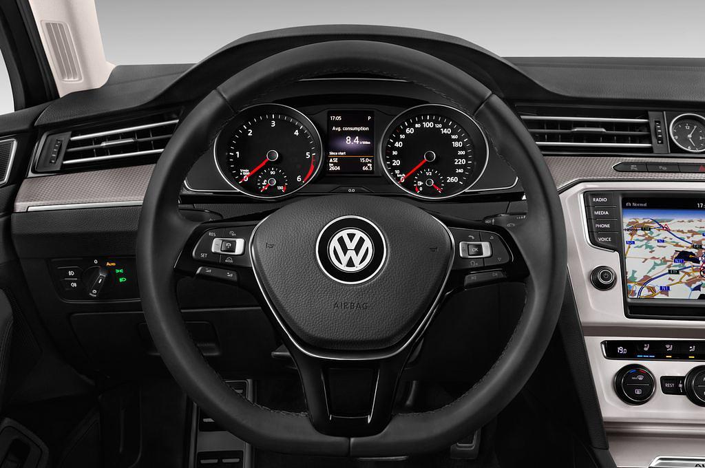 Volkswagen Passat (Baujahr 2016) Alltrack 5 Türen Lenkrad