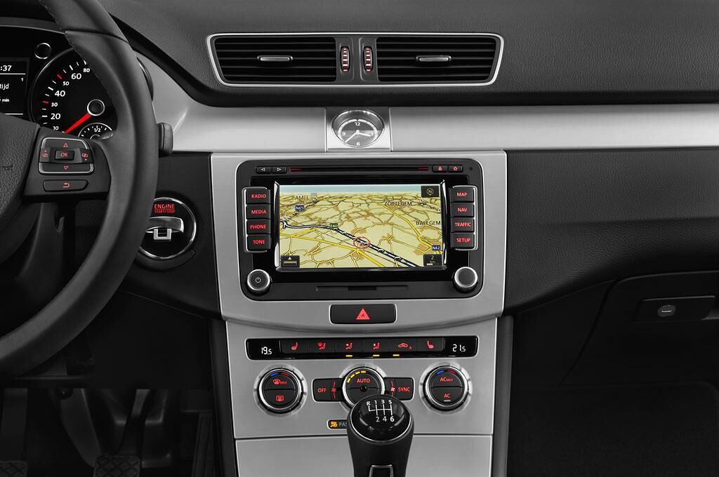 Volkswagen Passat CC (Baujahr 2011) - 4 Türen Mittelkonsole