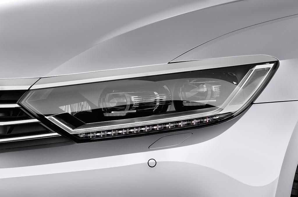Volkswagen Passat Variant (Baujahr 2015) 1.6 Tdi Comfortline Bmotion Tech Variant 5 Türen Scheinwerfer