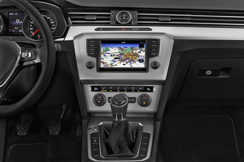 Volkswagen Passat Variant (Baujahr 2015) 1.6 Tdi Comfortline Bmotion Tech Variant 5 Türen Mittelkonsole