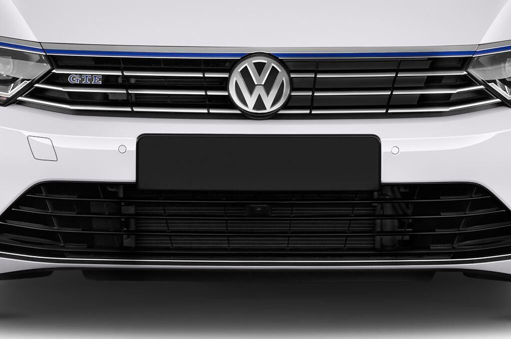 Volkswagen Passat Variant (Baujahr 2016) GTE 5 Türen Kühlergrill und Scheinwerfer