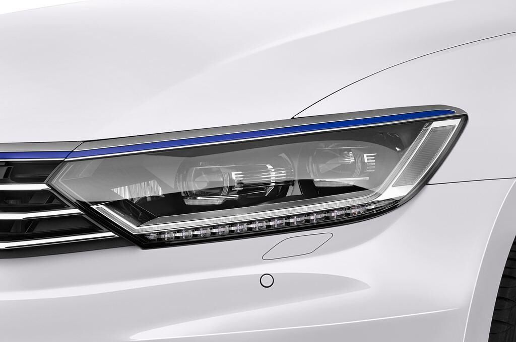 Volkswagen Passat Variant (Baujahr 2016) GTE 5 Türen Scheinwerfer