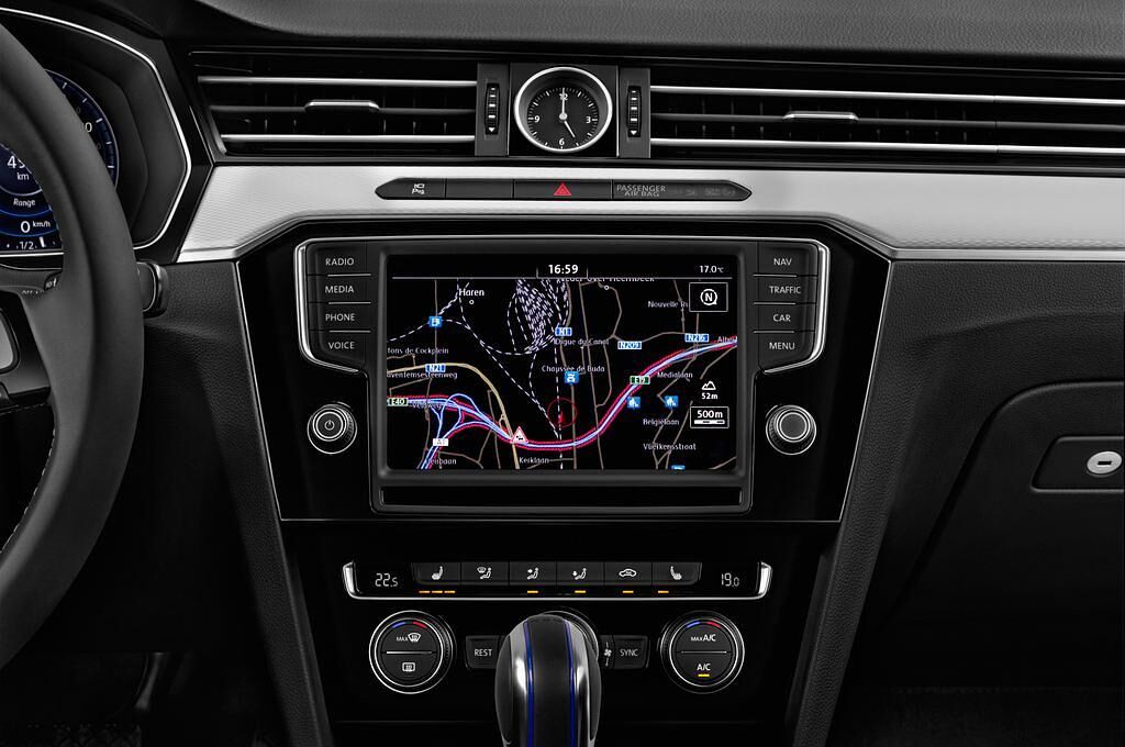 Volkswagen Passat Variant (Baujahr 2016) GTE 5 Türen Mittelkonsole