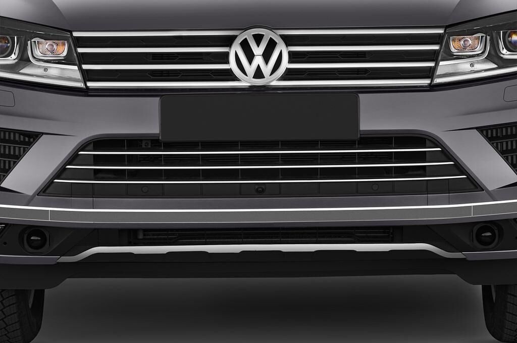 Volkswagen Touareg (Baujahr 2015) Bluemotion 5 Türen Kühlergrill und Scheinwerfer