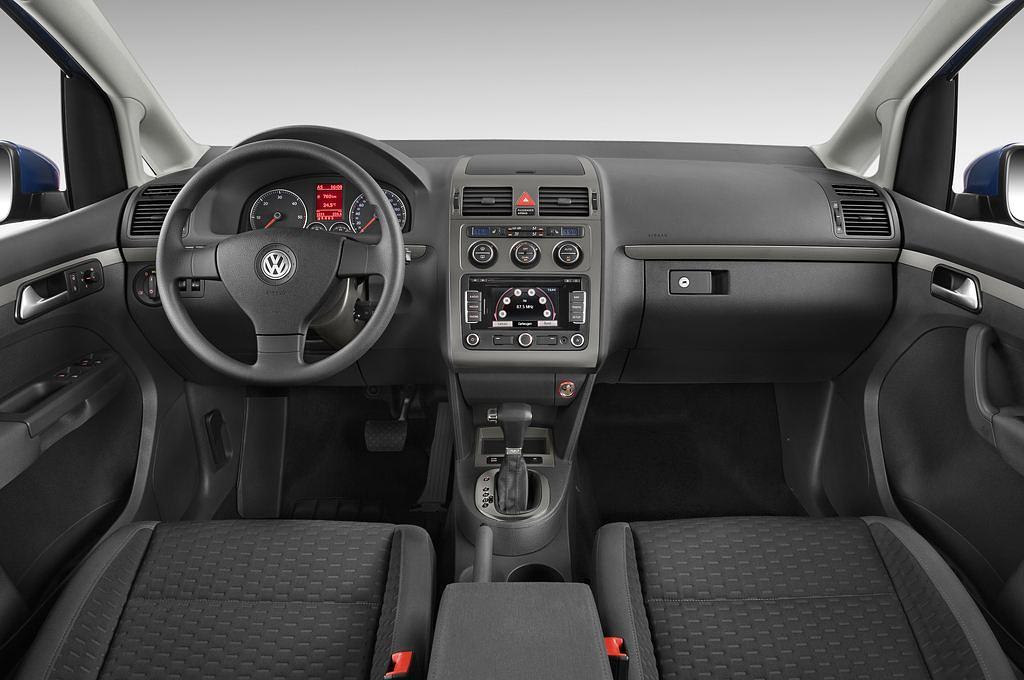 Volkswagen Touran (Baujahr 2009) Trendline 5 Türen Cockpit und Innenraum