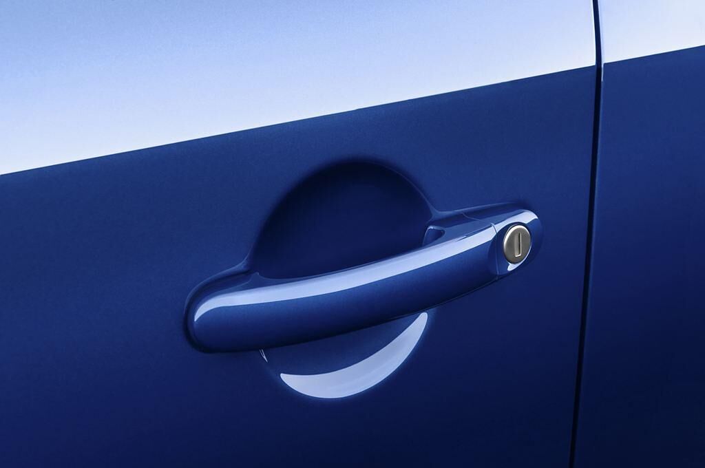 Volkswagen Touran (Baujahr 2009) Trendline 5 Türen Türgriff
