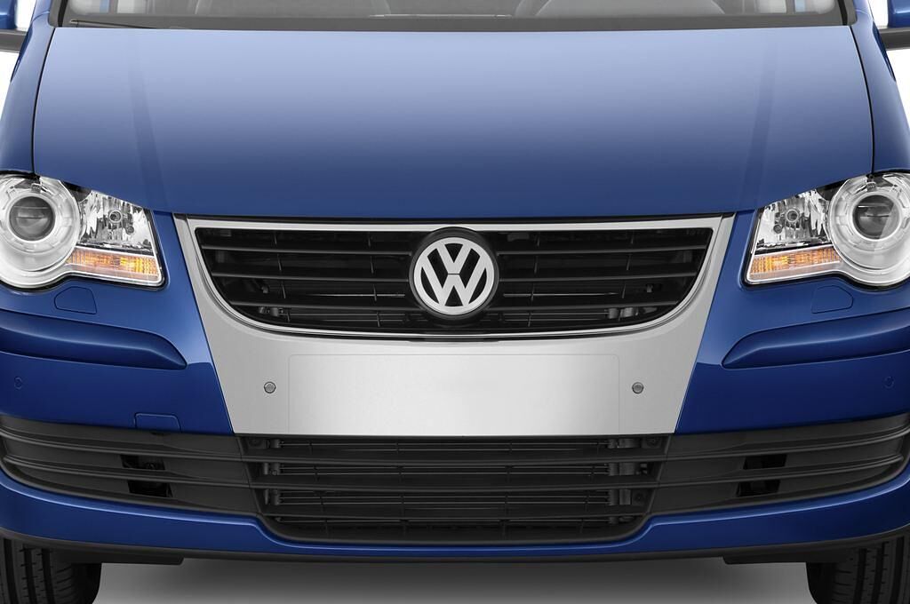 Volkswagen Touran (Baujahr 2009) Trendline 5 Türen Kühlergrill und Scheinwerfer